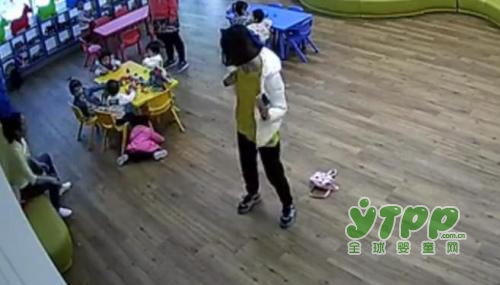 美国女孩来中国照顾弃婴 做为亲子园老师又做了什么呢