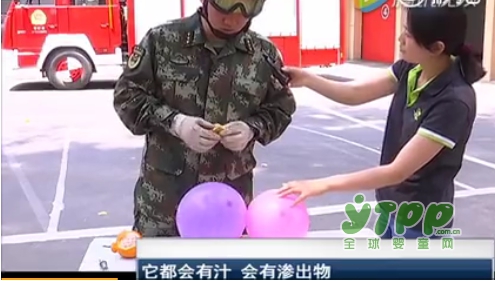 家长们 爱吃橘子的人注意了！消防实验：橘子皮能引爆气球