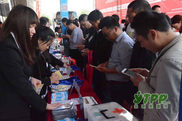 第十一届中国郑州国际孕婴童用品博览会商贾云集观众汇集展销两旺
