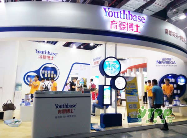 2017CBME孕婴童展第二天 育婴博士持续火爆中