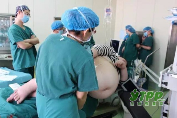 320斤孕妈妈冒险产子只为圆梦    过度肥胖的妈妈们要注意了
