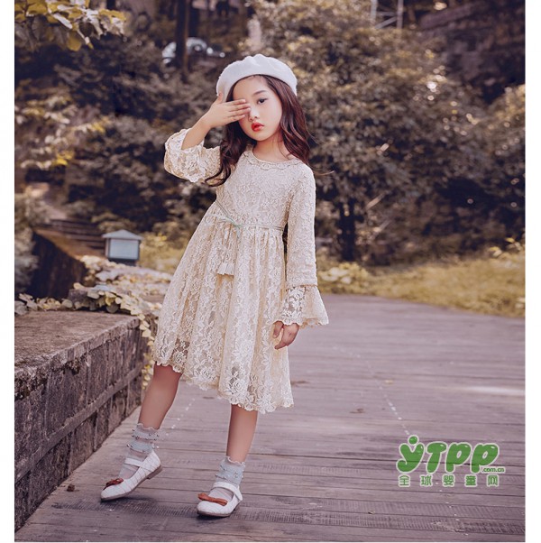 法式的浪漫蕾丝裙 这个早秋让宝贝成为新一代的小女神