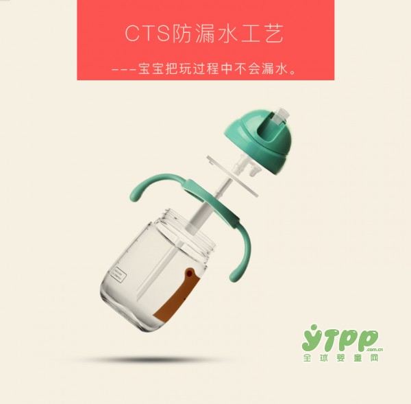 宝宝第一次使用吸管杯那叫一个“囧” 宝宝多大使用吸管杯
