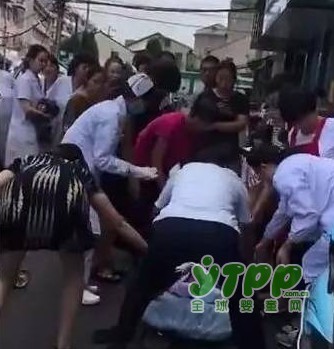 孕妇当街骑着电瓶车然停下淡定站着生娃 孕妇产前一般会出现什么征兆