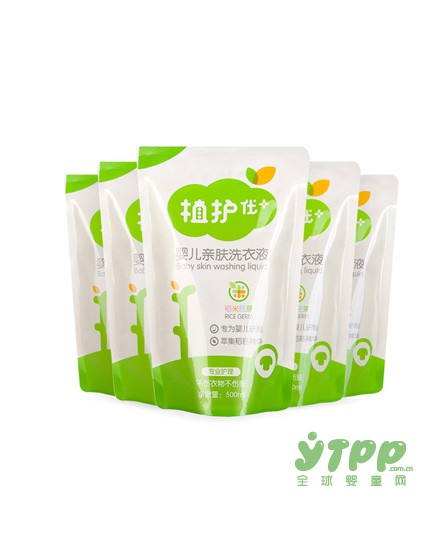 宝宝肌肤娇嫩需要细心呵护才行 婴儿洗护用品什么牌子好