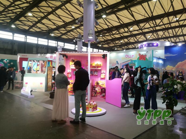 2018中国婴童展盛大开幕啦  宁波洛克本商贸有限公司CEO沈东栋接受全球婴童网记者采访