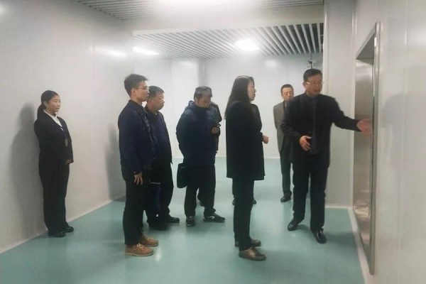 陕西省工信厅装备处副处长李艳丽一行莅临和氏乳业集团参观调研