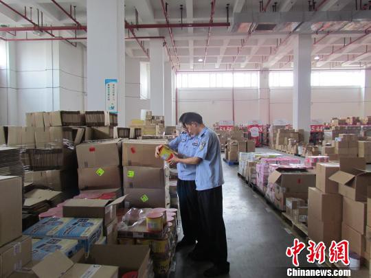 广州海关破获跨境电商走私   虚假订单化整为零•走私奶粉案值逾亿元