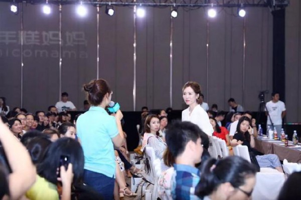 年糕妈妈提出“亲子关系金字塔模型”  坚持亲子阅读建立情感账户