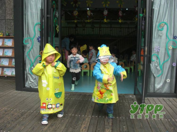 雨天非要带宝宝出现怎么办  做好这几点保护宝宝健康