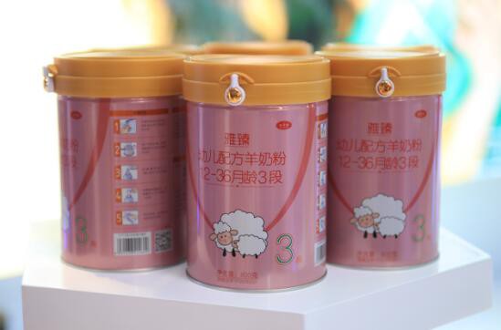 雅臻羊奶粉营养全面 数十种酶和乳糖予宝宝天然的抵抗力