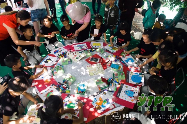 美乐童年&太平鸟这场公益行把贵州山区学校打造成了山间游乐园