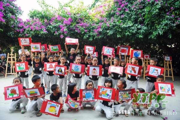 美乐童年&太平鸟这场公益行把贵州山区学校打造成了山间游乐园