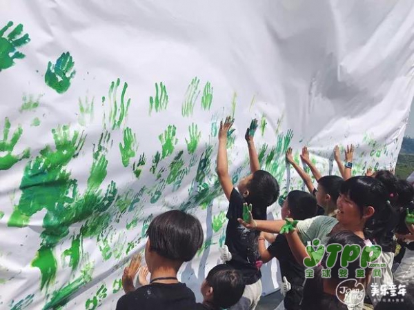 美乐童年&太平鸟这场公益行把贵州山区学校打造成了山间游乐园