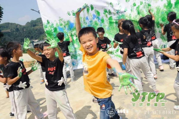 美乐童年&太平鸟这场公益行把贵州山区学校打造成了山间游乐园