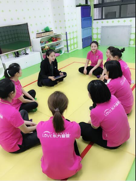 东方爱婴荣获“2018年新浪全国五星金牌教师”奖项