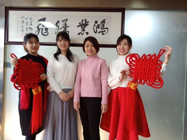 婴贝可俐全体员工提前祝大家：新春快乐 万事如意 心想事成 阖家欢乐