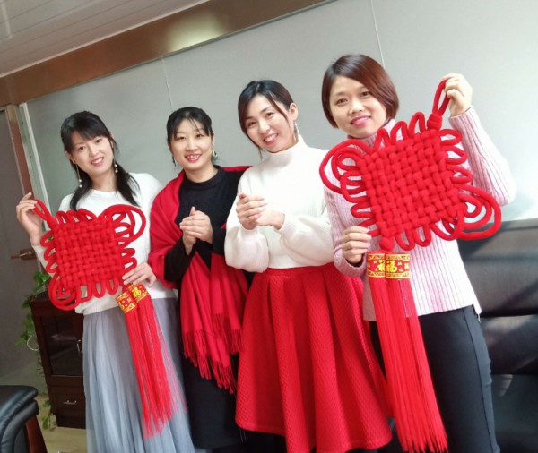 婴贝可俐全体员工提前祝大家：新春快乐 万事如意 心想事成 阖家欢乐