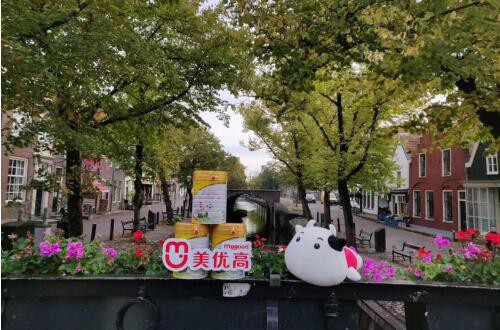 澳优美优高荣登纽约时代广场大屏，推动中国乳业国际化发展