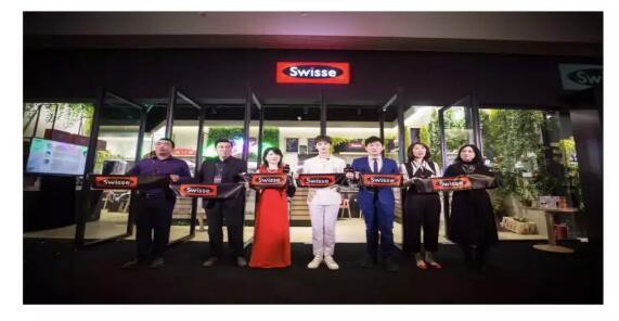 打破次元壁，Swisse首家线下实体店落户上海