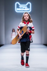 FILA KIDS惊艳亮相上海时装周 诠释经典与潮流的时尚碰撞
