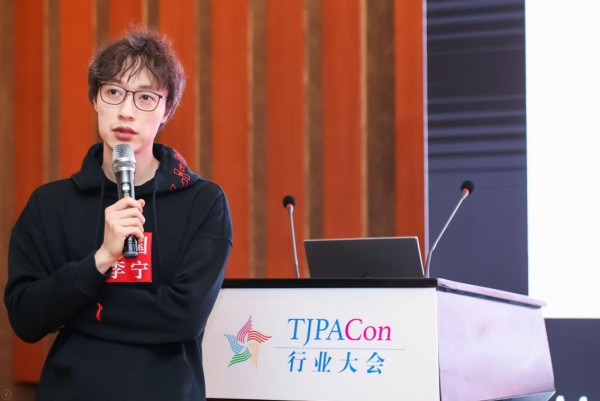 传统品牌的网红潮牌蜕变