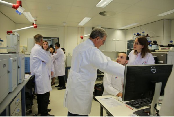 伊利欧洲研发创新之旅 见证全新金领冠塞纳牧有机世界级原生品质