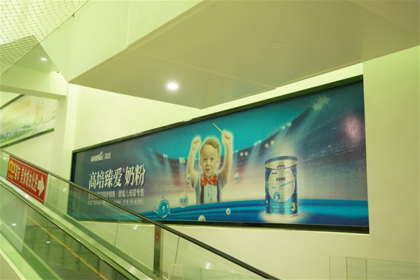全球免税店畅销奶粉品牌 高培臻爱广告霸屏日月广场