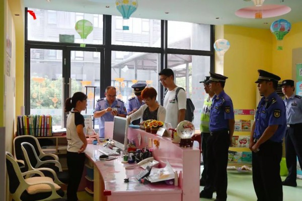 上海开展违规托育机构联合整治行动  查处红黄蓝、凯瑞宝贝、辛语星愿等6家违规托育机构