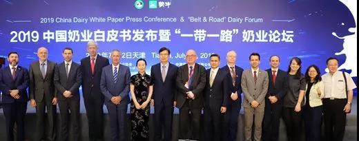优博瑞慕荣获产品创新奖；金领冠有机京东上线；苏宁携惠氏推定制单品；中国奶业D20峰会召开；严重违法失信名单管理办法发布