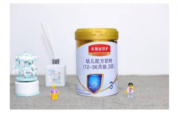 宝宝吃什么奶粉好，吃金领冠，让宝宝排便通畅