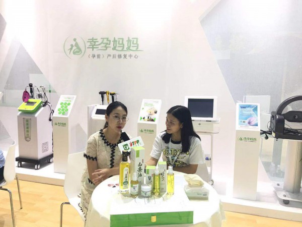 2019年CBME孕婴童展全球婴童网专访幸孕妈妈创始人——毛总   浅析产后加盟中心未来发展方向