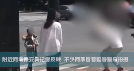 三伏天让童模穿羽绒服拍照这还是"私事"？