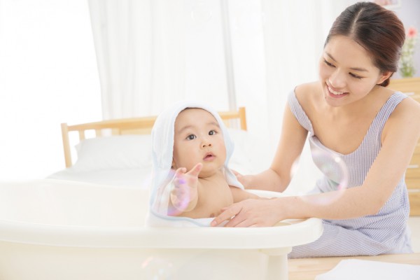 皮肤科专家推荐: 艾维诺婴儿燕麦润肤乳天然保湿 温和呵护宝宝肌肤