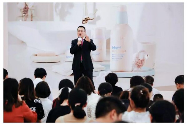 强生婴儿Cottontouch柔感新生系列孩子王首发 持续发力高端细分市场