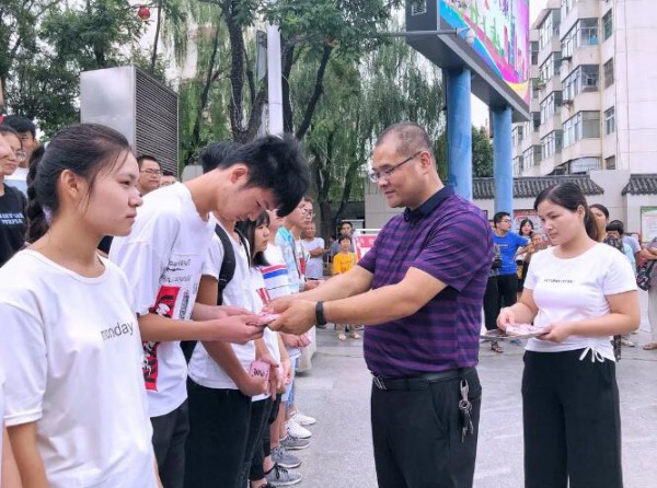 美力源乳业捐资助学，以爱心成就学子梦想！