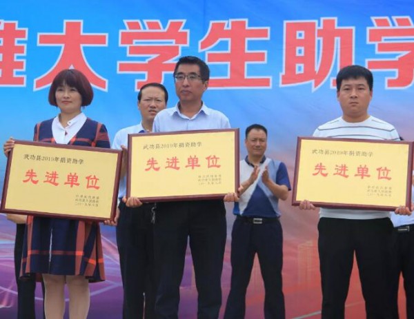 美力源乳业捐资助学，以爱心成就学子梦想！