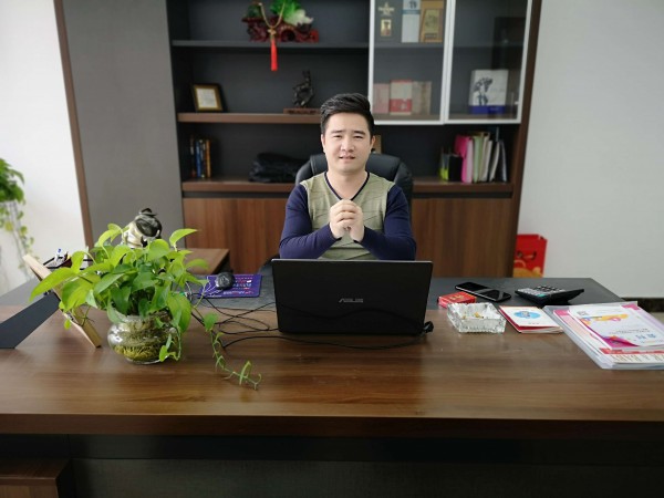 汕头市赞宝贝儿童用品有限公司朱总恭祝全国人民：事业兴旺、万事如意！