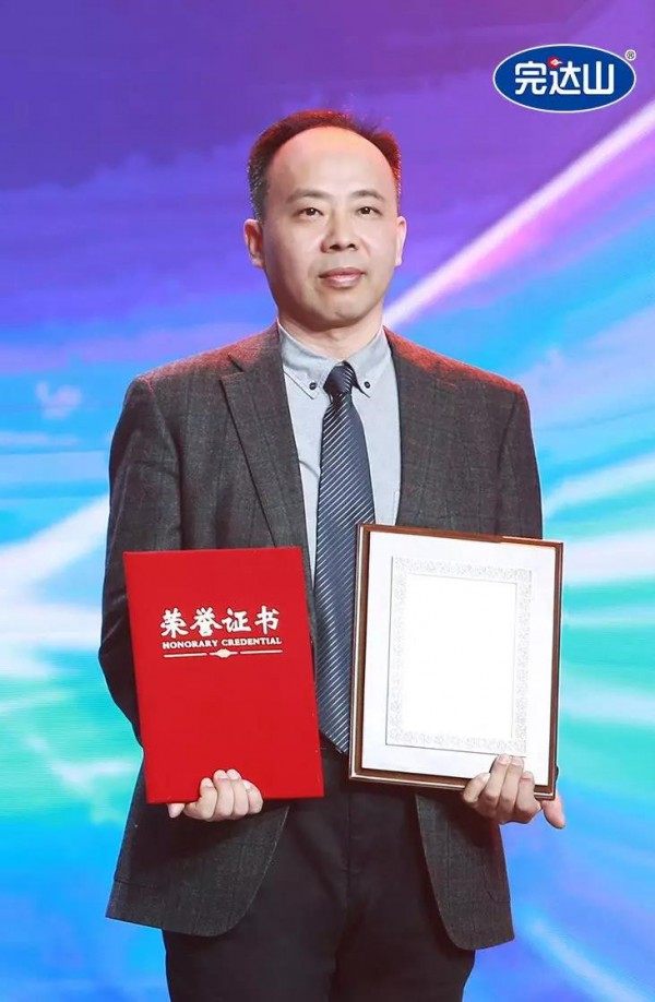闪耀品牌农业影响力年度盛典，完达山荣获品牌农业影响力企业大奖！