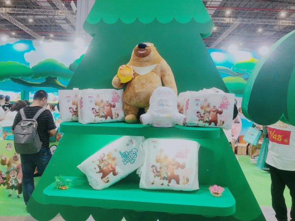 熊出没系列纸尿裤高调亮相CBME孕婴童展  现场签单不断
