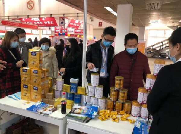 那拉乳业精彩亮相京正孕婴展！接受cctv《印象东方》栏目的采访报道！
