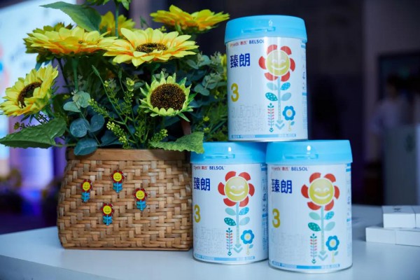 上市半年拿下 “受用户欢迎奶粉品牌”，惠氏臻朗3十亿目标未来可期！