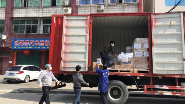 菲仕兰通过中国妇女发展基金会捐赠的新一批援鄂爱心物资