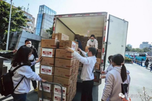 红原牦牛乳业向四川大学华西医院捐赠的第四批红原牦牛奶粉已送达