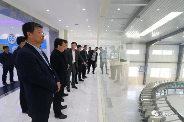 省政协副主席李晓东一行参观调研和氏乳业