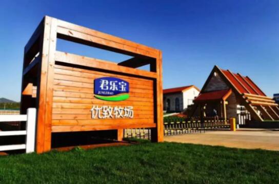 君乐宝至臻A2牛奶粉   给宝贝更多的关爱·助力宝贝舒适成长