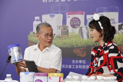 君乐宝乳业集团董事长兼总裁魏立华参加“总裁带货”网络直销公益活动  为君乐宝点赞