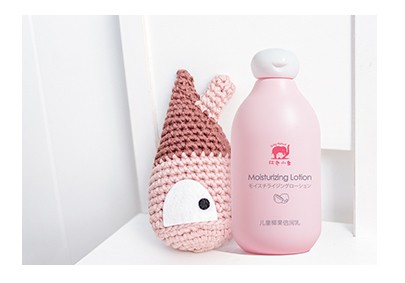 红色小象儿童椰果沐浴露润肤身体乳套装    天然植萃配方·呵护宝宝幼嫩肌肤更深层