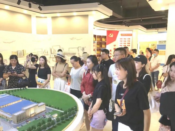 热烈欢迎卡倍多＆可爱可亲门店参观智能羊乳工厂，在线直播见证国产好奶粉！