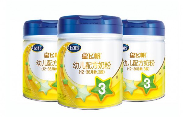 飞鹤奶粉全程冷链输送    短时间内加工成奶粉·保证新鲜营养